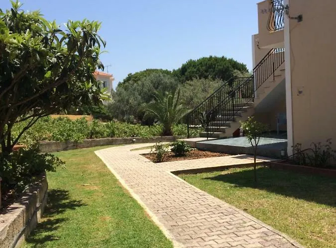 Koukounaries Apartman *
